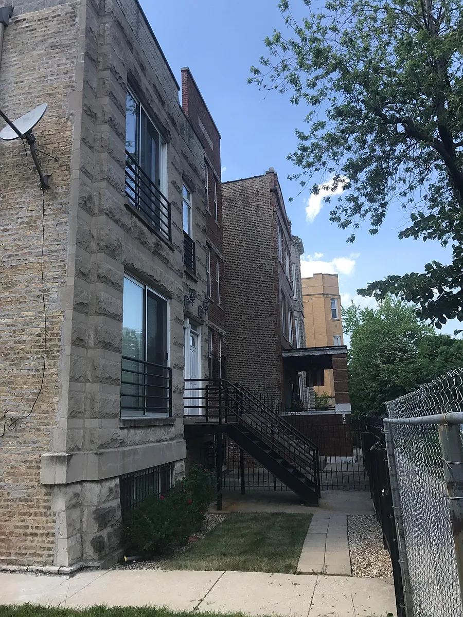 Building Photo - 1420 N Maplewood Ave #1F