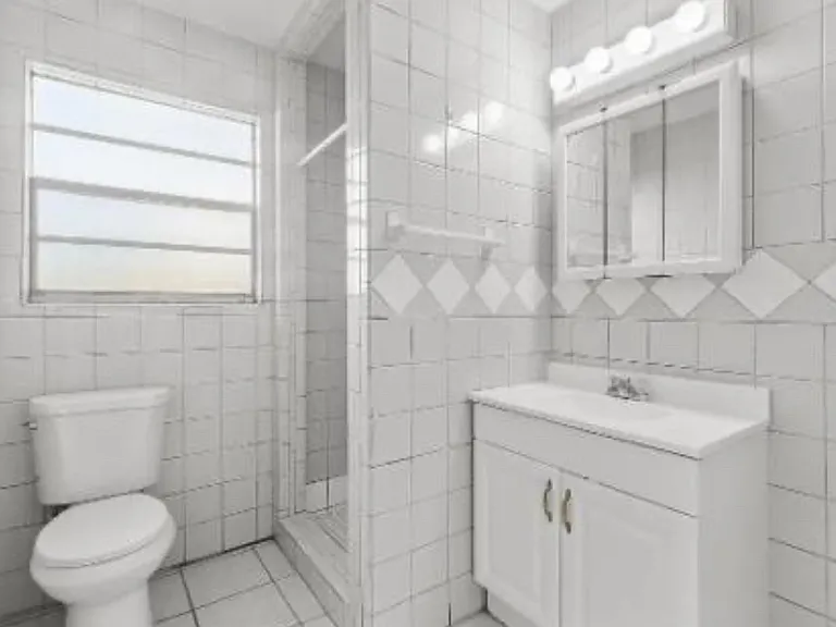 300 Blackshear Dr — Photo 7