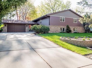 4558 Birch Ridge Rd, Vadnais Heights, MN 55127