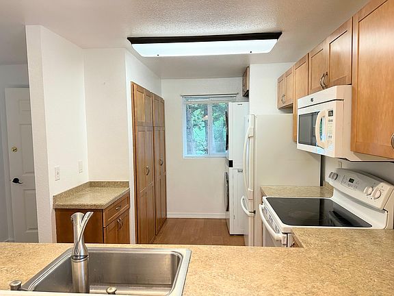 3rd image of 760 126th Ave NE