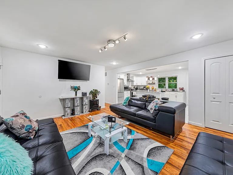 2044 Kingsford Dr — Photo 16