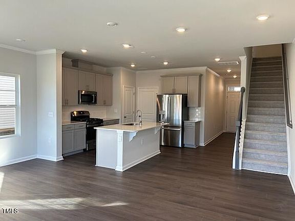 3rd image of 266 Peebles Dr