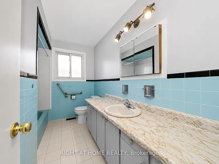 47 Wheelwright Cres — Photo 7