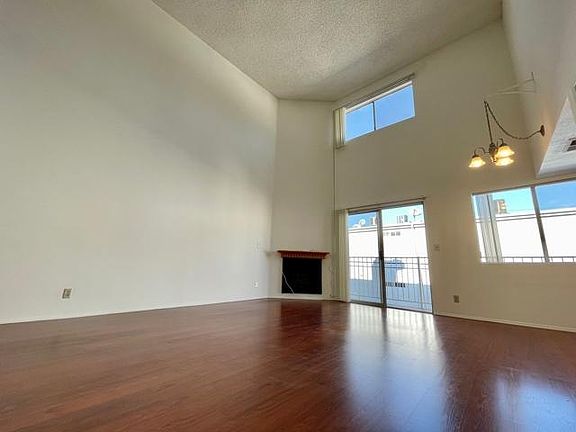 3rd image of 10845 Camarillo St #209