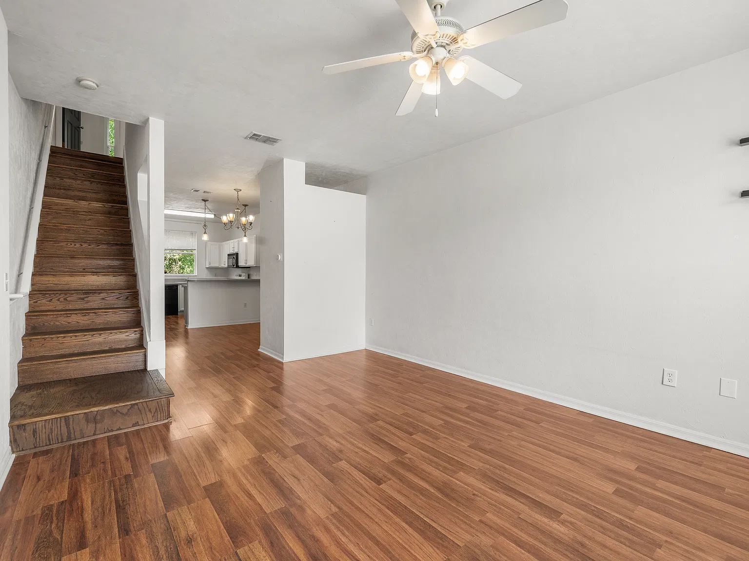 2 bed, 2.5 bath, 1176 sqft, $1,400 — Photo 2