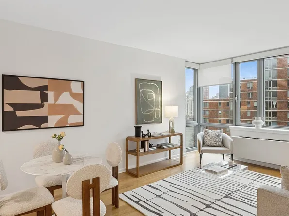425 Main St APT 6A, New York, NY 10044