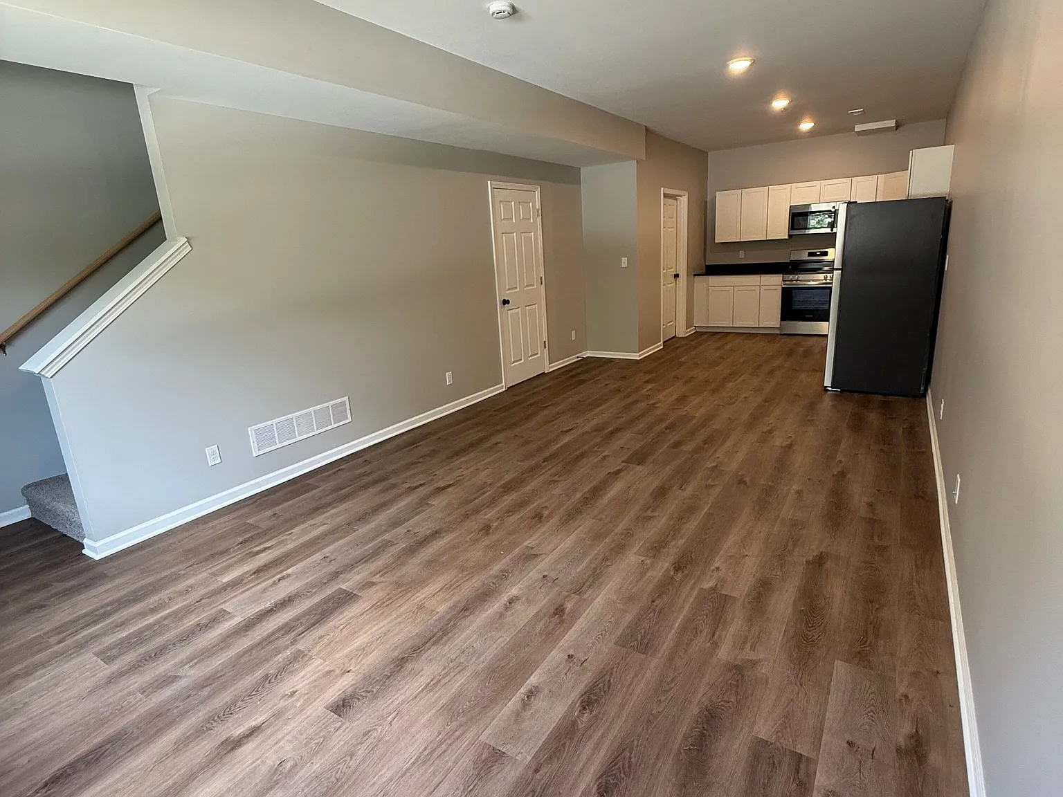 2 bed, 1.5 bath, 1100 sqft, $1,250 — Photo 3