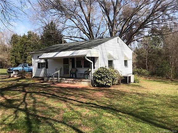 3rd image of 1128 Noles Dr