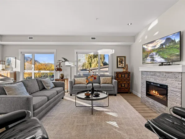 1883 Water St #202, Kelowna, BC V1Y 1K4