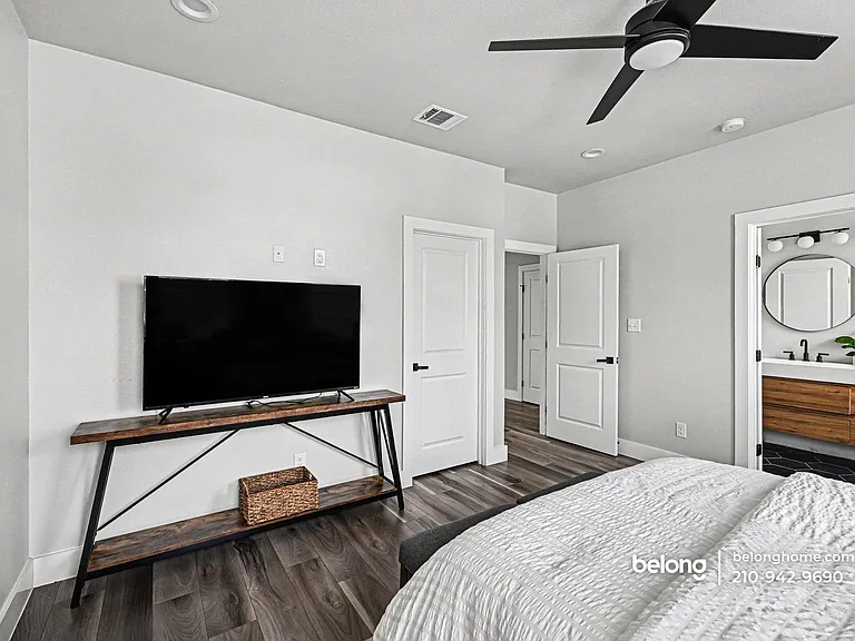 423 N Mesquite St — Photo 2