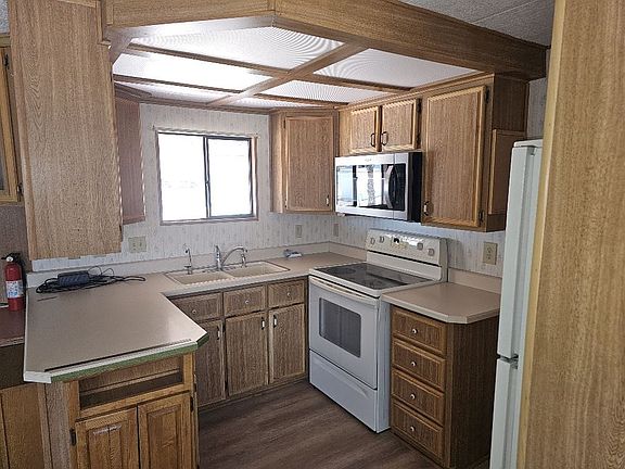 4th image of 3020 E Main St #B124