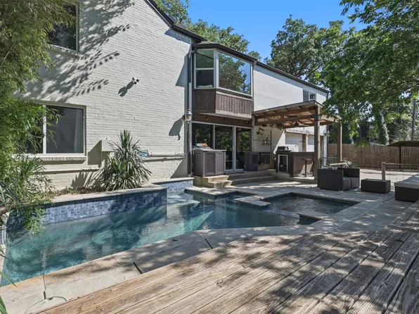 2112 Coral Dr, Arlington, TX 76010