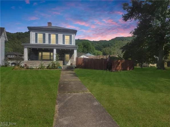 910 Ridge Ave, New Cumberland, WV 26047