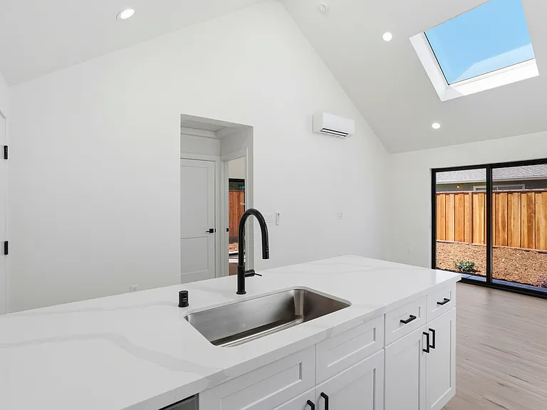229 Steven Cir — Photo 3