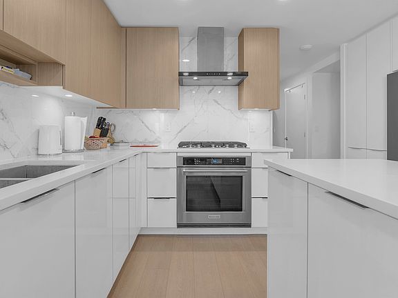4th image of 7769 Park Cres #1106