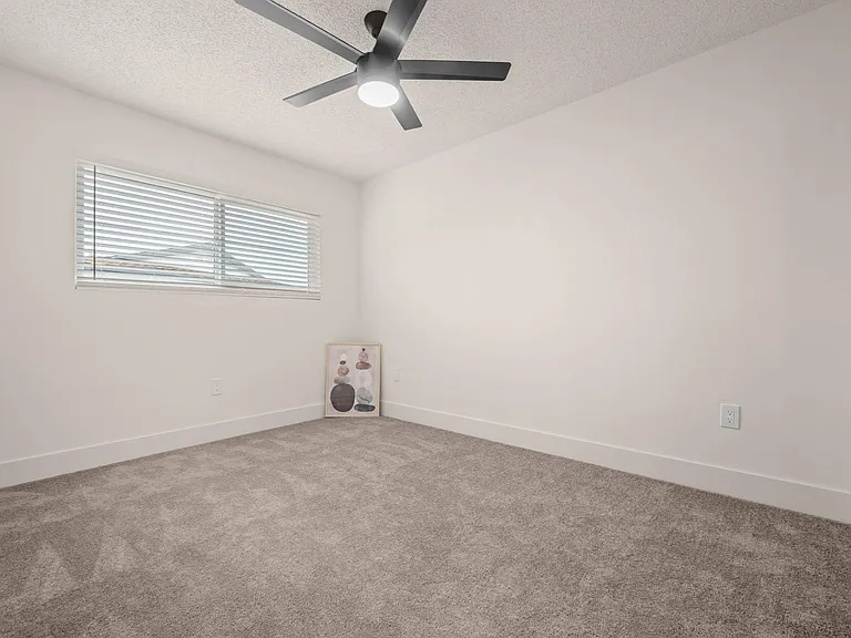 422-36 Front Street — Photo 13