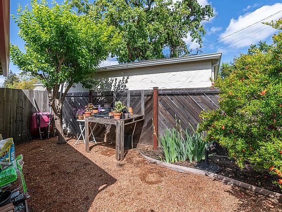 5th image of 1170 Neale Drive