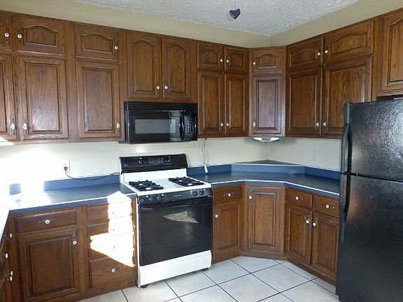 4th image of 208 N Meadow St