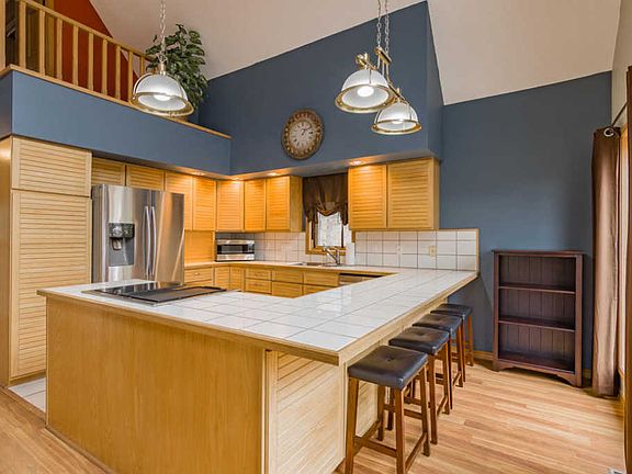 4th image of 102 Thomas Dr