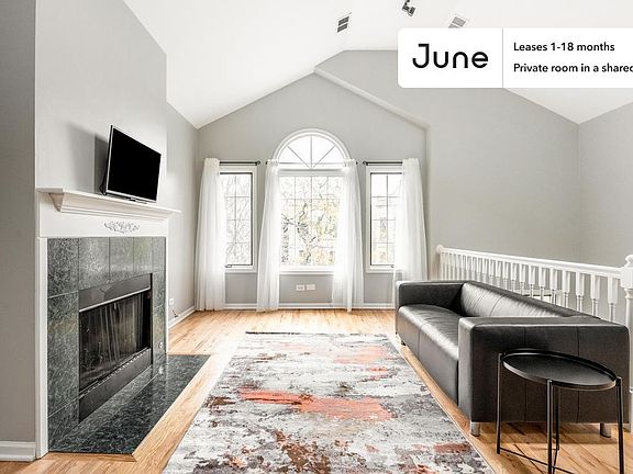4th image of 1536 N Claremont Ave APT 3A