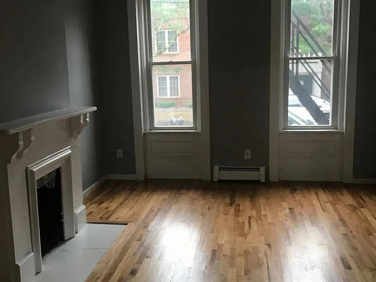 133 Howe St — Photo 4