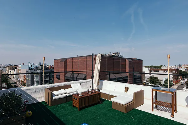 Rented by Nooklyn NYC LLC | media 30