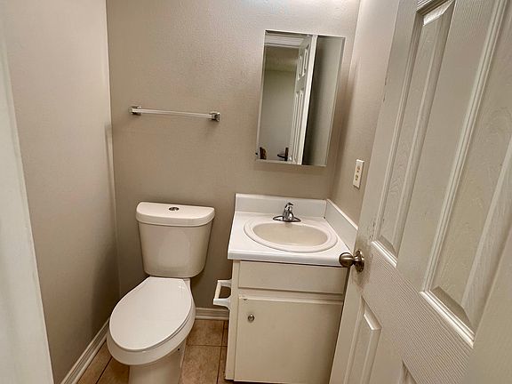 5th image of 499 Johnson St Unit C
