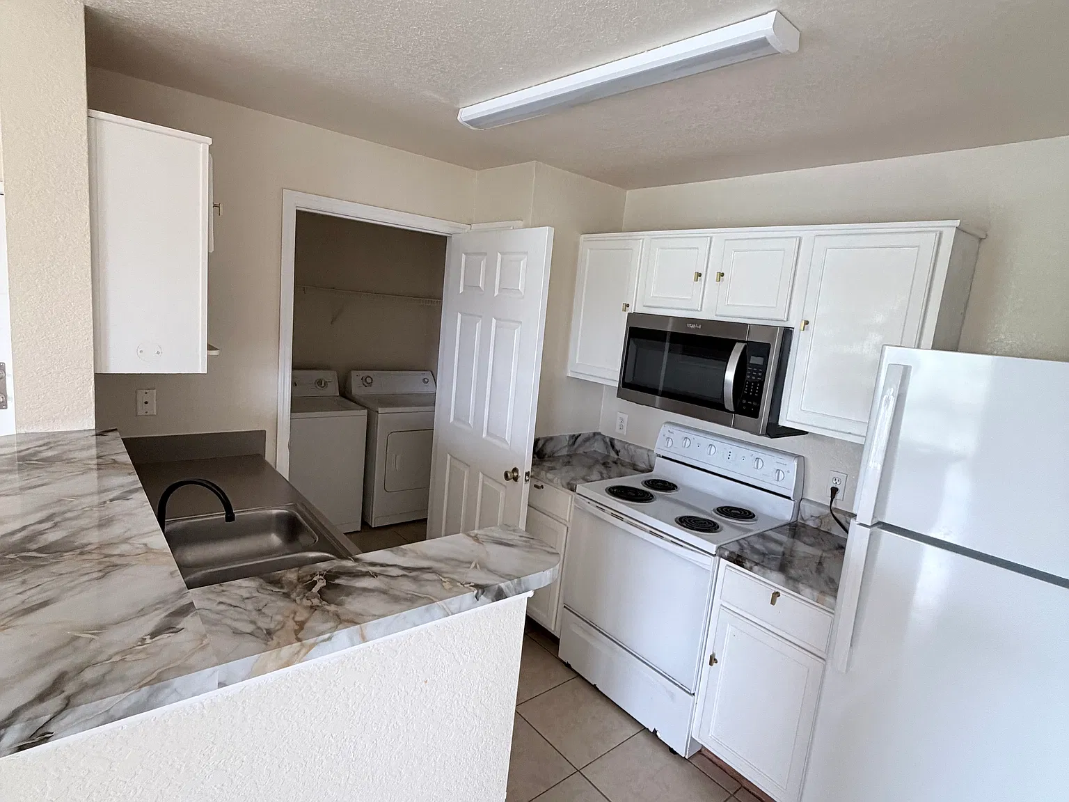 3725 Castle Pines Ln — Photo 3