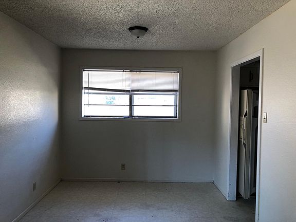 5th image of 1120 E 3rd St