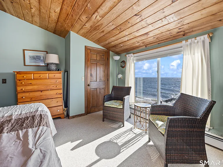 33 Beach Rd W — Photo 18