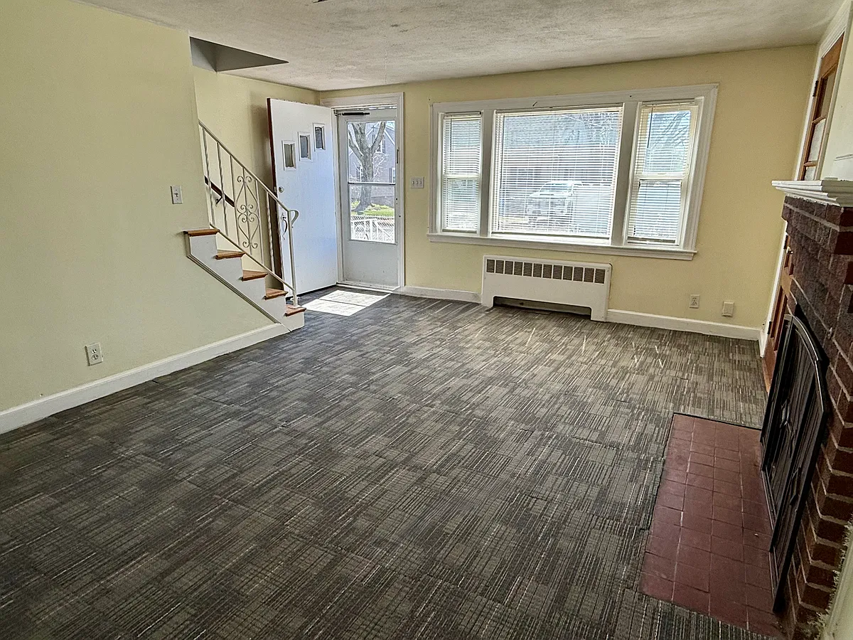 Building Photo - 27 Hartwell St