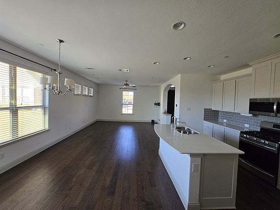 5th image of 3129 Decker Dr