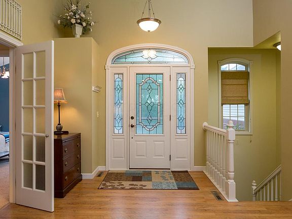 3rd image of 761 Royal Cir