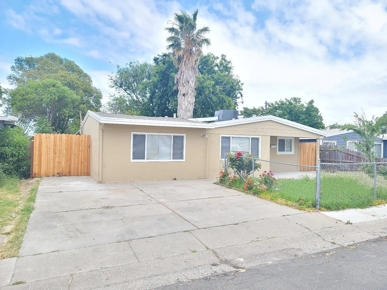 5883 Nina Way photo 1