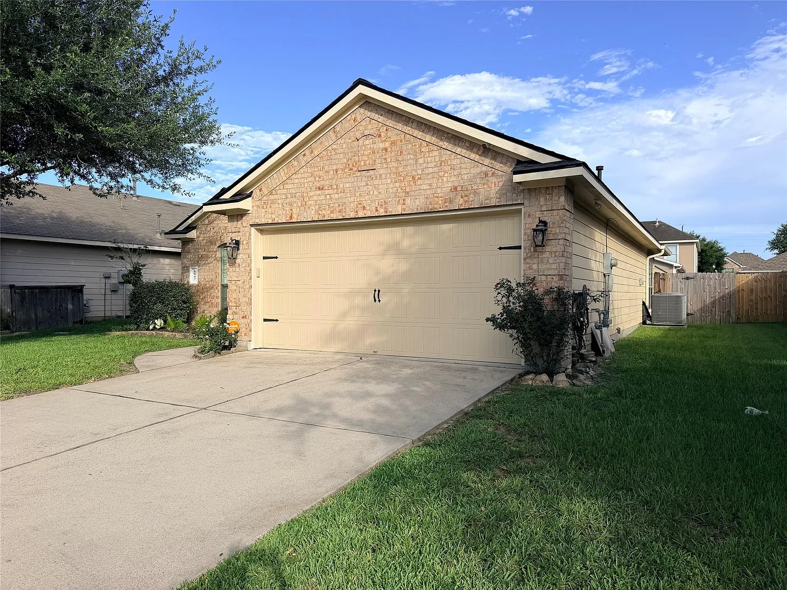 3 bed, 2.0 bath, 1606 sqft, $1,925 — Photo 4