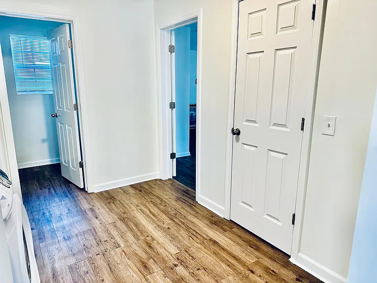 2318 Lloyd Ave — Photo 14