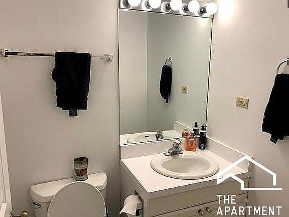 4th image of 662 N Milwaukee Ave #2