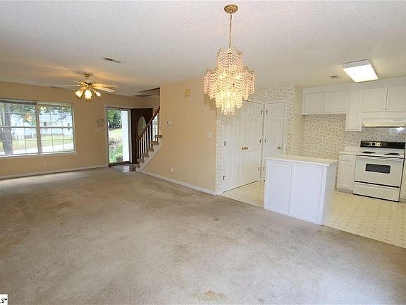 4th image of 513 Holly Run Ct