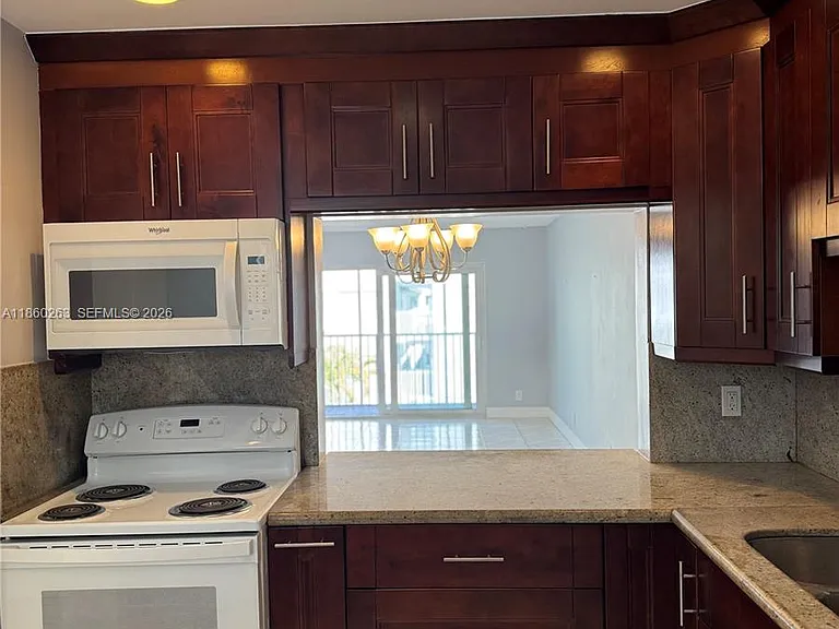 215 SE 3rd Ave #305A — Photo 29