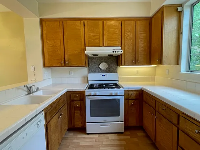 2 bed, 2.5 bath, 1165 sqft, $3,460 — Photo 3