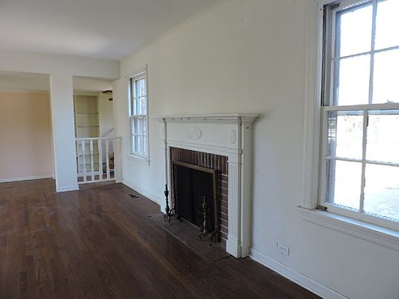 3rd image of 7911 Kilbourn Ave