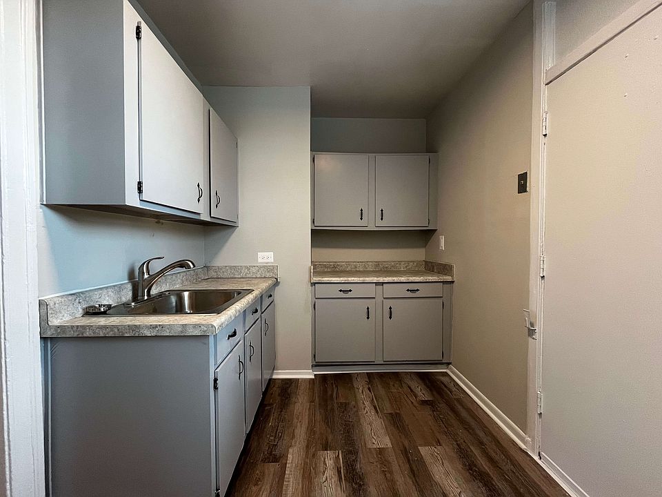 1st image of 931 W Oakdale Ave #933-S1