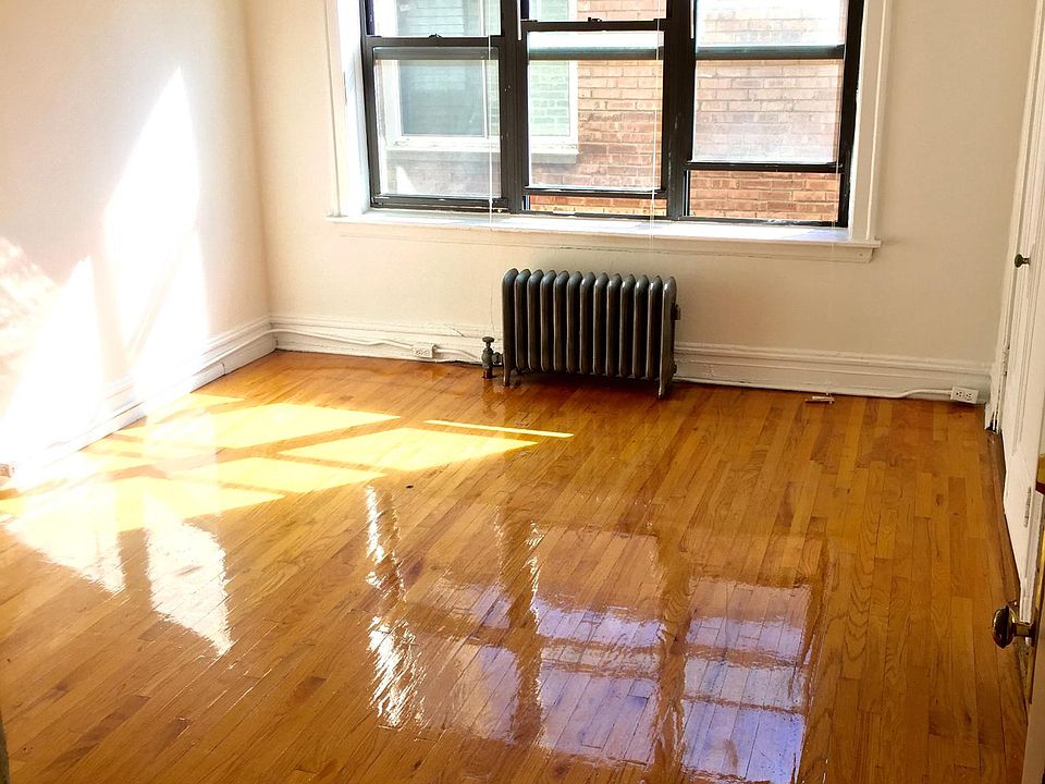 1st image of 3734 N Pine Grove Ave APT 210