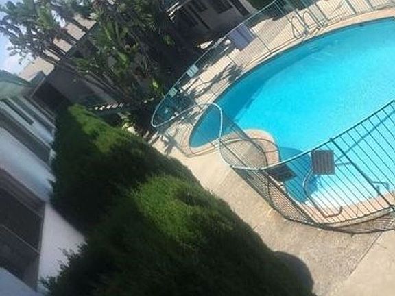 2nd image of 3747 Clarington Ave #33