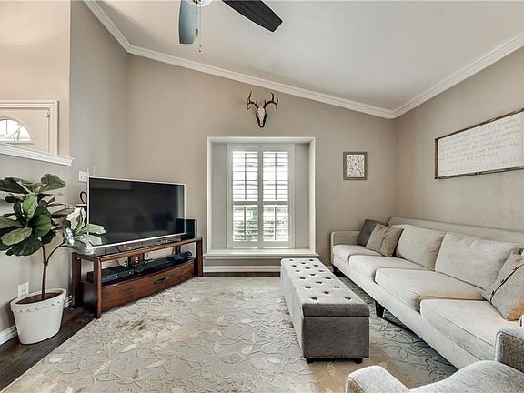 4th image of 316 Crooked Ln