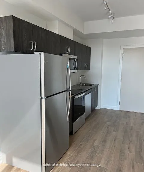 10 Meadowglen Pl #410 — Photo 8