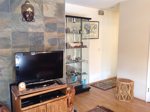2nd image of 207 Sleepy Hollow St