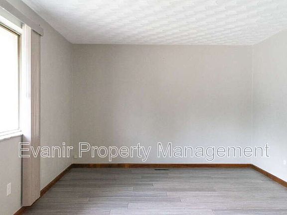 3rd image of 3164 Honeysuckle Dr