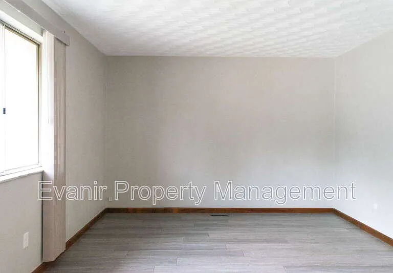 3164 Honeysuckle Dr — Photo 3