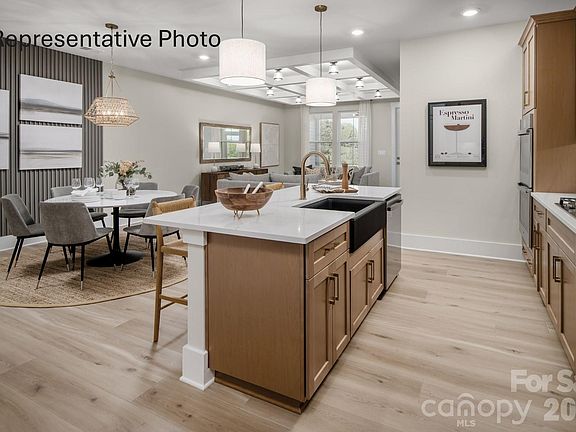 2nd image of 1429 Twin Leaf Rd